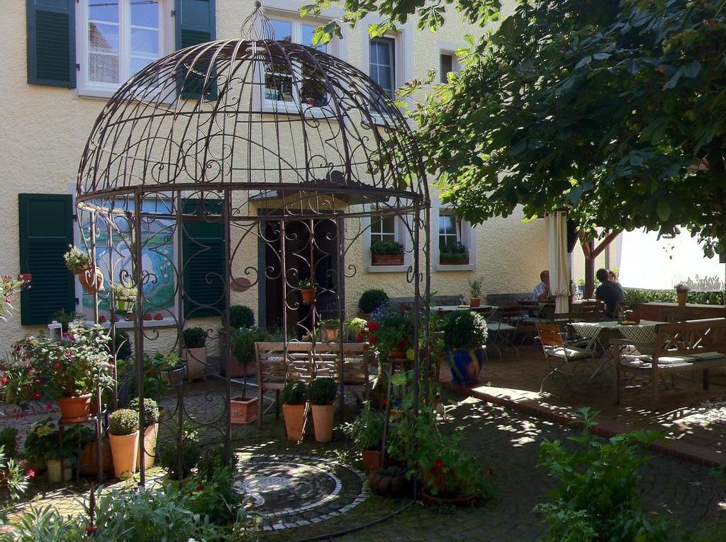Gasthaus Schwanen & Villa Pfarrhus ชตูลิงเกน ภายนอก รูปภาพ