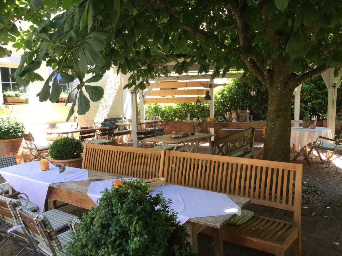 Gasthaus Schwanen & Villa Pfarrhus ชตูลิงเกน ภายนอก รูปภาพ